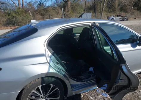 2020 Toyota Camry Se z USA, uszkodzony, nr VIN 4T1G11AK0LU900780